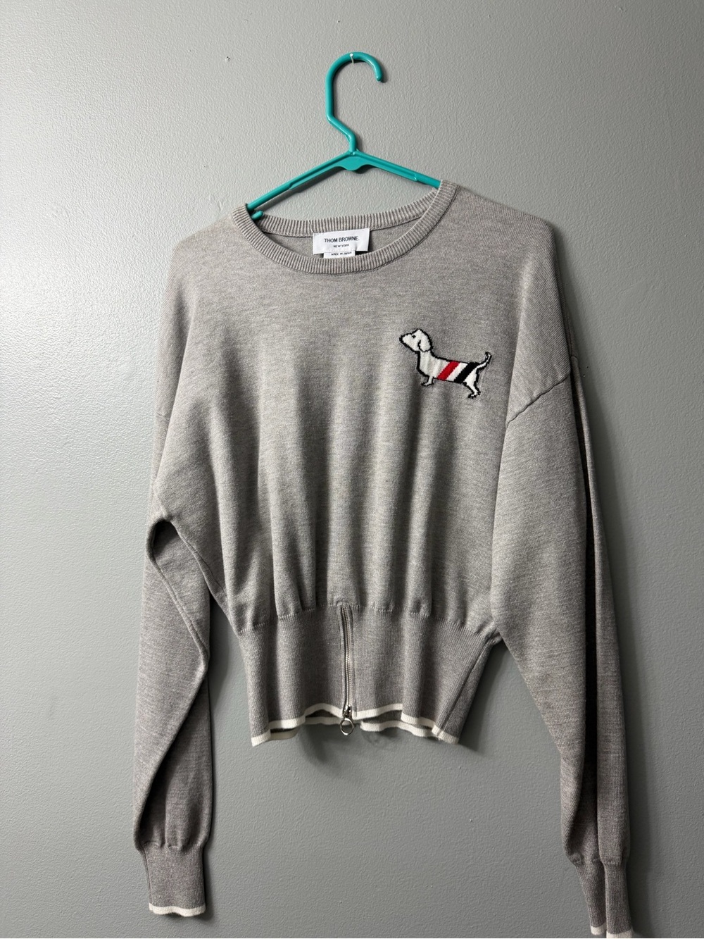 Thom Browne sweater features an embroidered dachshund Hector small - Picture 2 of 8